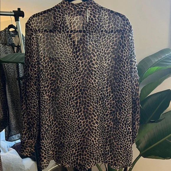 Liz Claiborne Leopard Print Silk Sheer Blouse - Picture 6 of 6